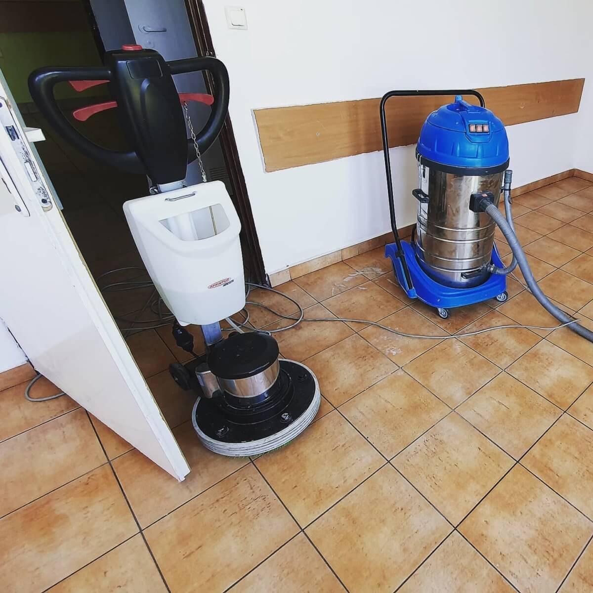 utrzymanie stałej czystości w toaletach oraz kuchni - firma sprzątająca łódź